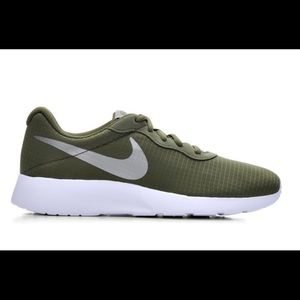 nike women's tanjun olive green